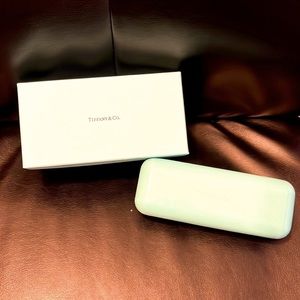 NWOT- TIFFANY GLASSES CASE & BOX 🎁😎